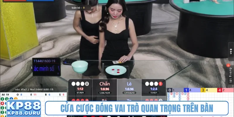 Xóc đĩa KP88 - Luật chơi đơn giản, tỷ lệ thưởng cao nhất thị trường 2 Cửa cược đóng vai trò quan trọng trên bàn